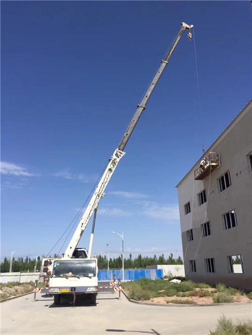 广饶县“轻装强干”—— 吊车的 “轻量化臂架” 技术